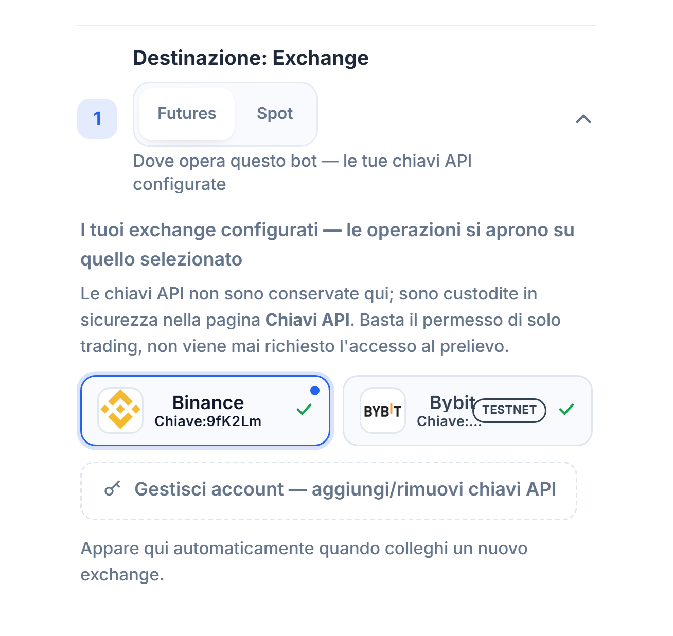 Sezione Destinazione: Exchange dopo il collegamento della chiave API: scelta Futures/Spot, scheda Binance selezionata con bordo blu, scheda Bybit con badge TESTNET e link Gestisci account