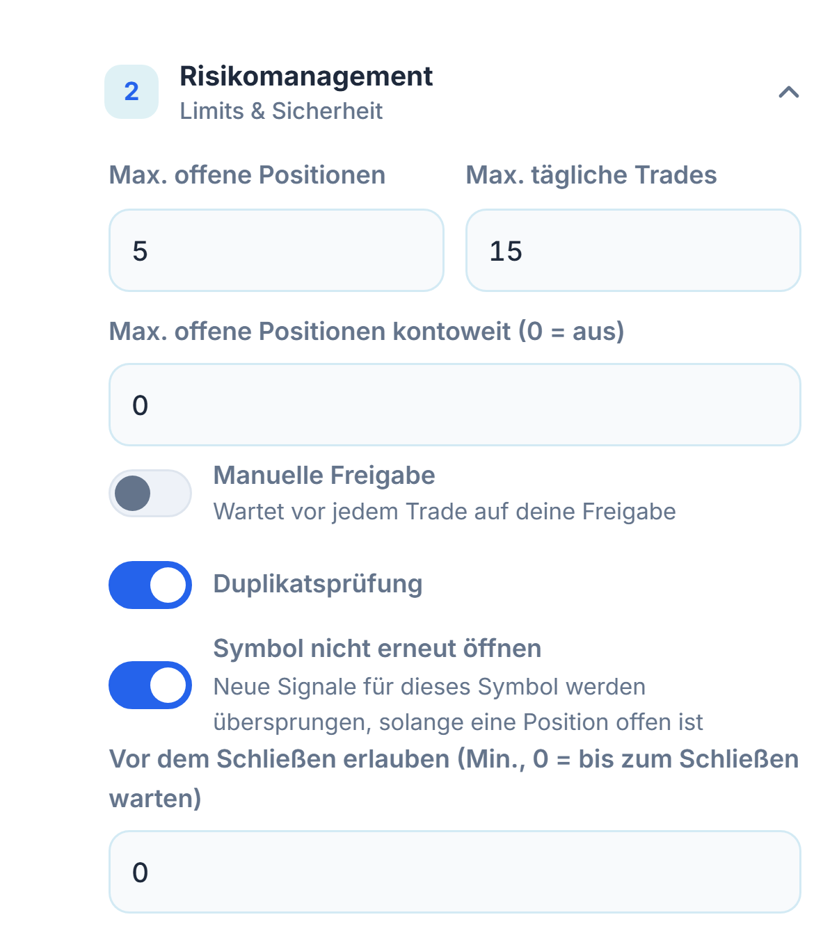 Risikomanagement erweitert: Max. offene Positionen, kontoweite Obergrenze, manuelle Freigabe, Duplikatsprüfung, Sperre für dasselbe Symbol und Mindestwartezeit