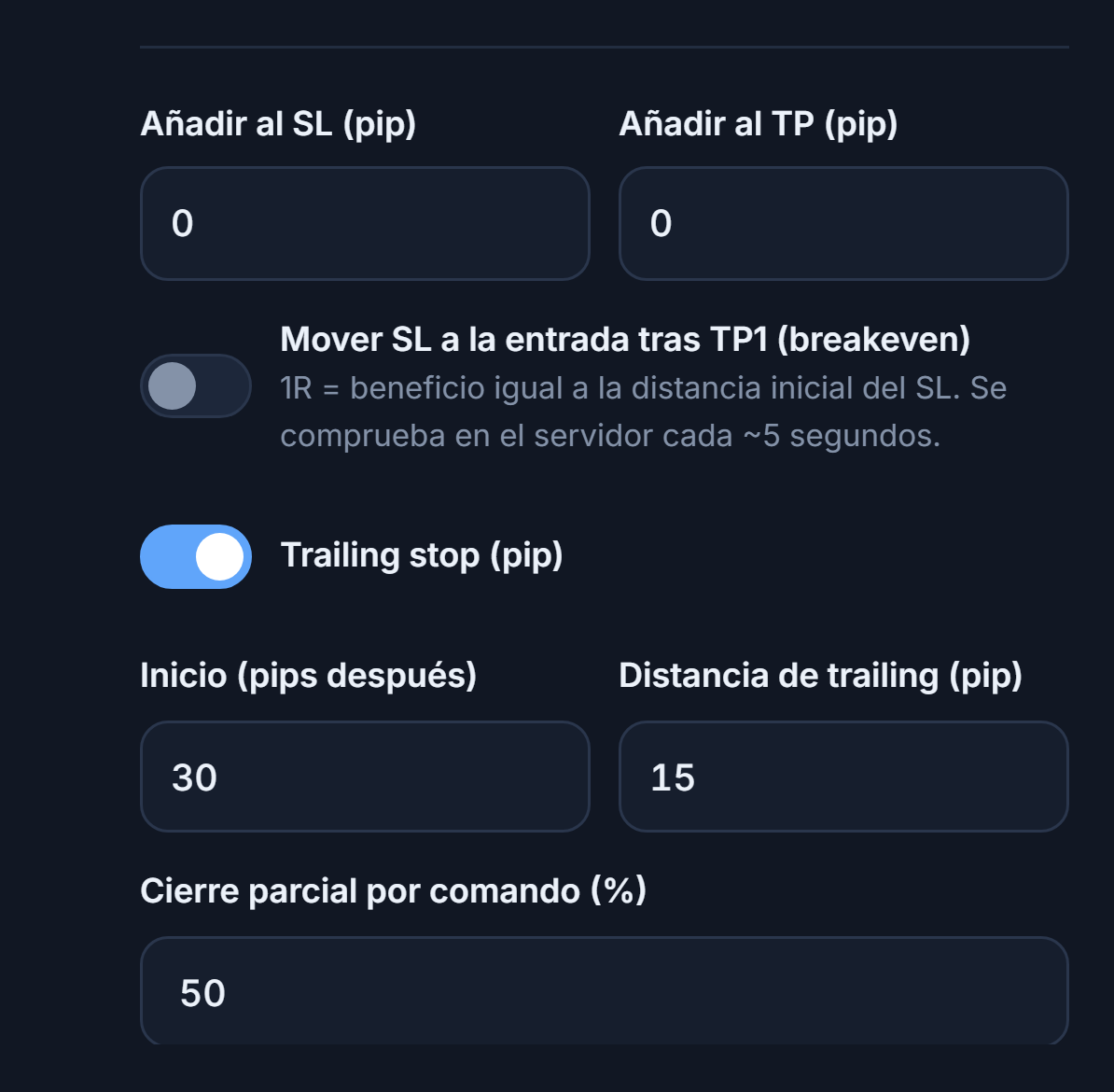 Campos Añadir al SL y Añadir al TP en pips, interruptor de breakeven, interruptor de trailing stop activado con distancia de inicio y de seguimiento, y porcentaje de cierre parcial por comando