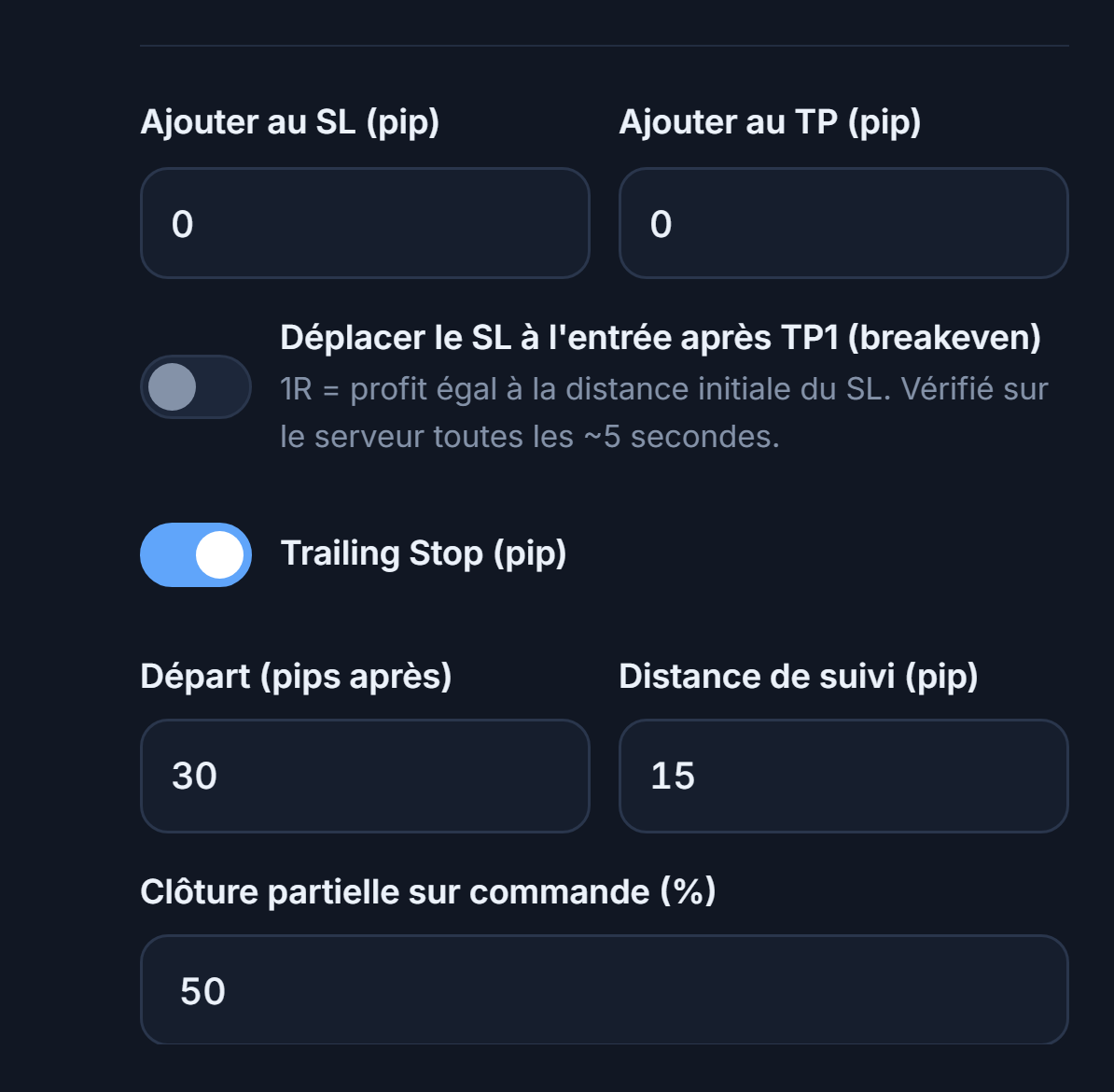 Champs en pips Ajouter au SL et Ajouter au TP, interrupteur breakeven, interrupteur trailing stop activé avec début et distance de suivi, pourcentage de clôture partielle sur commande
