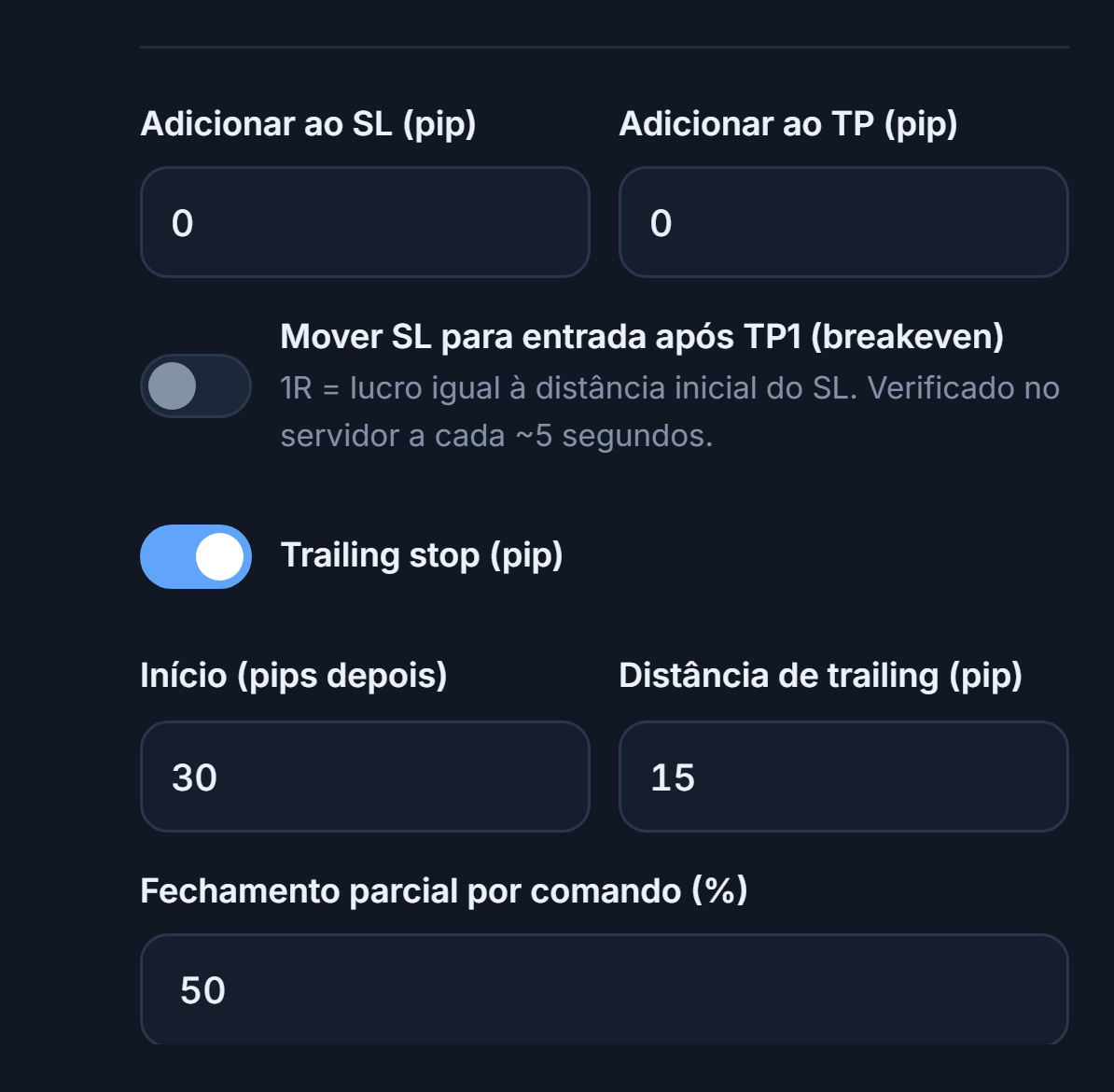 Campos de pips Adicionar ao SL e Adicionar ao TP, chave de breakeven, chave de trailing stop ligada com início e distância de trailing, e porcentagem de fechamento parcial por comando