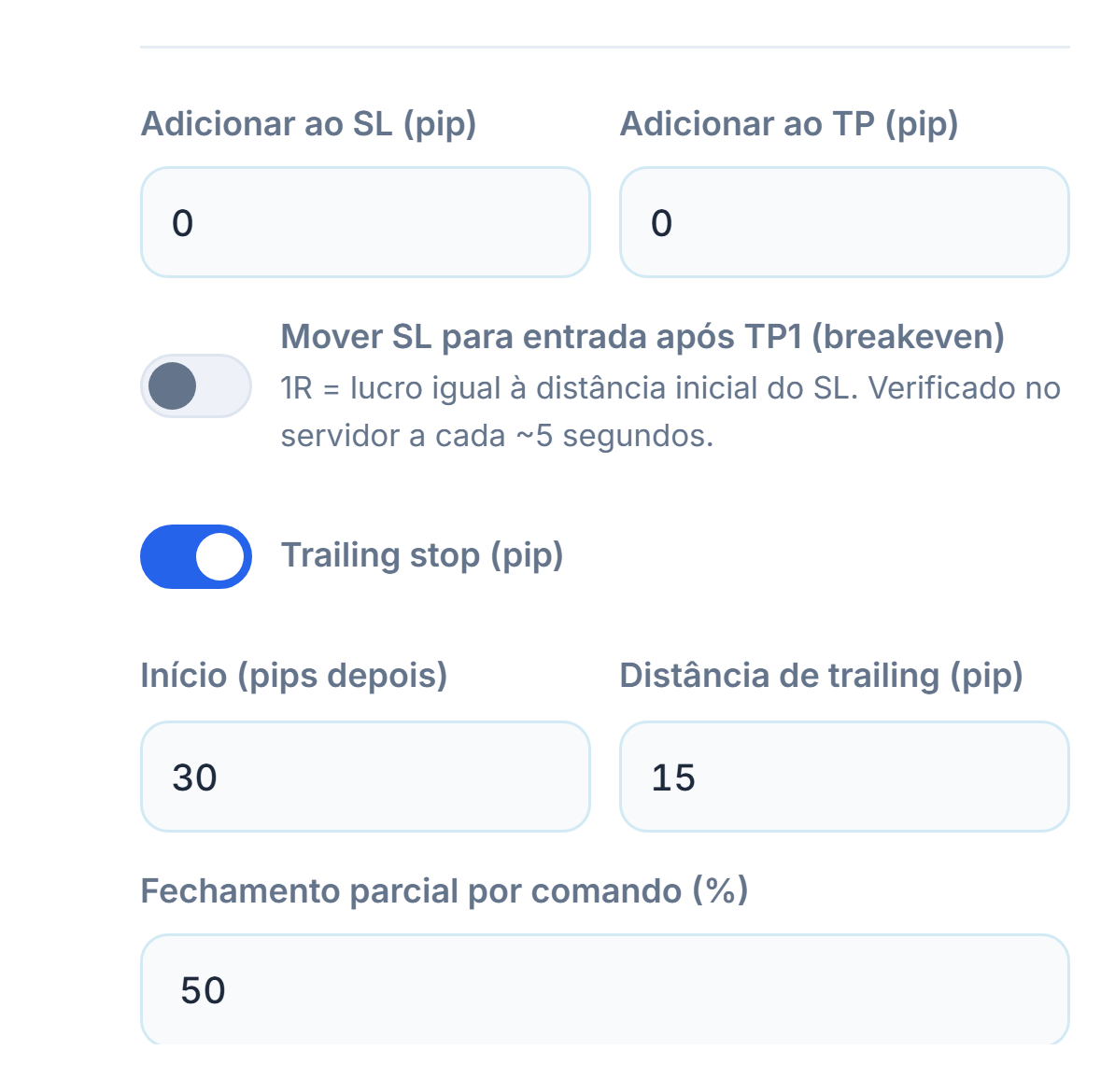 Campos de pips Adicionar ao SL e Adicionar ao TP, chave de breakeven, chave de trailing stop ligada com início e distância de trailing, e porcentagem de fechamento parcial por comando